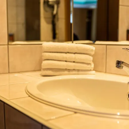 Wolf Zur Linde Kuenzell